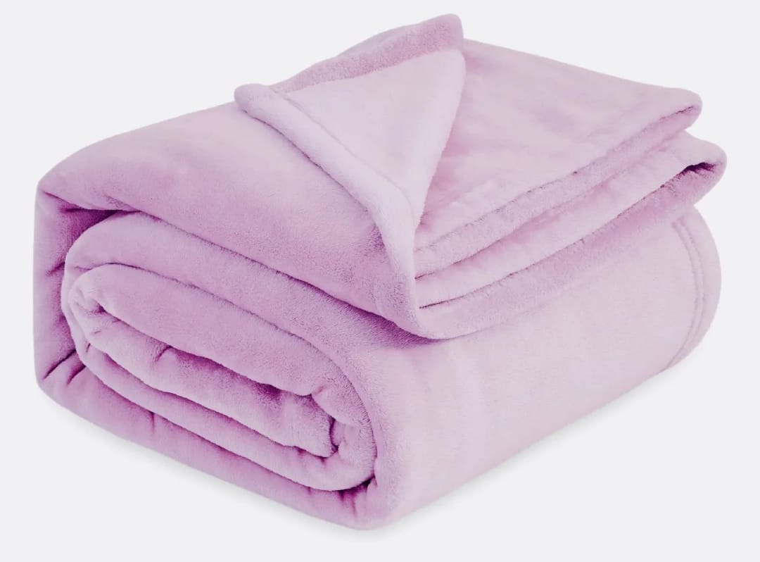 Marca: Textiliv Modelo: Termica liviana antialergica Tamaño de colchon: Doble Largo: 207 cm Ancho:190 cm Formato de Venta: Unidad Composicion: 100% poliester Tipo de Producto: Cobija Es reversible: No Materiales: Piel de Angel Con Sherpa: NO