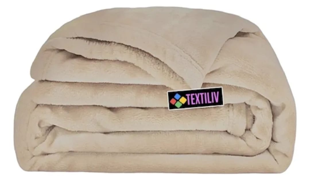 Marca: Textiliv Modelo: Termica liviana antialergica Tamaño de colchon: Doble Largo: 207 cm Ancho:190 cm Formato de Venta: Unidad Composicion: 100% poliester Tipo de Producto: Cobija Es reversible: No Materiales: Piel de Angel Con Sherpa: NO